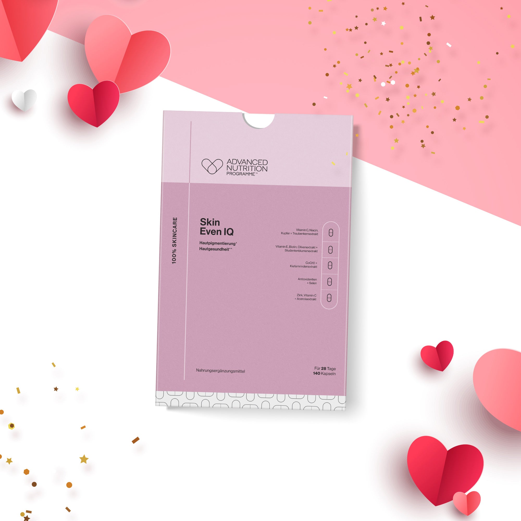 Rosa Produktverpackung „Advanced Nutrition Programme – Skin Even IQ“ mit textbasierter Übersicht zu Inhaltsstoffen. Die Packung liegt auf einem rosa-weißen Hintergrund, dekoriert mit Papierherzen in Rot, Rosa und Weiß sowie goldenen Konfettipartikeln.