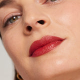 jane iredale - ColorLuxe Hydrating Cream Lipstick - Scarlet (Auslaufartikel) - Lippenstift - jane iredale Mineral Make-up - ZEITWUNDER Onlineshop - Kosmetik online kaufen